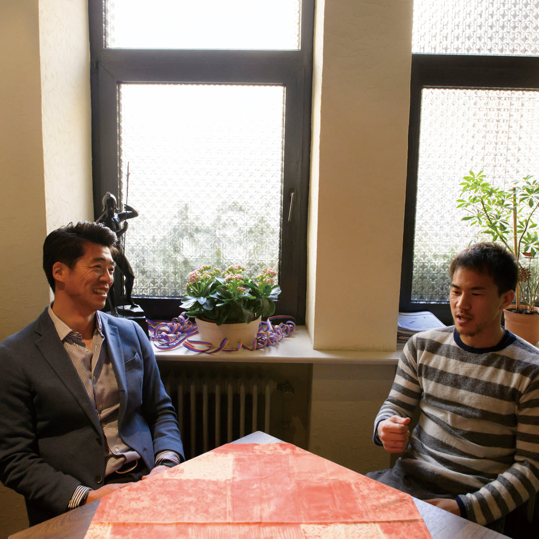 師弟対談 杉本龍勇先生×岡崎慎司選手「一流選手を育てる体幹トレーニング」