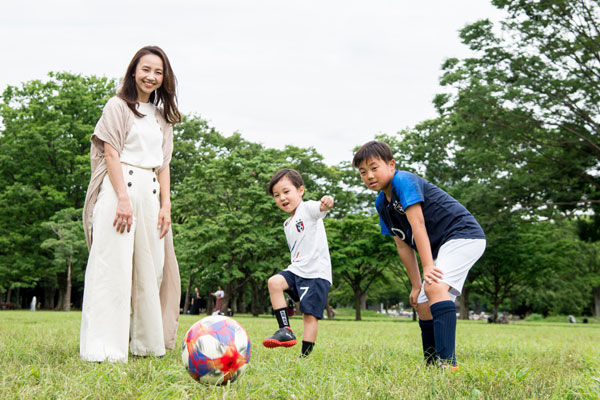 楽しくサッカーをさせる