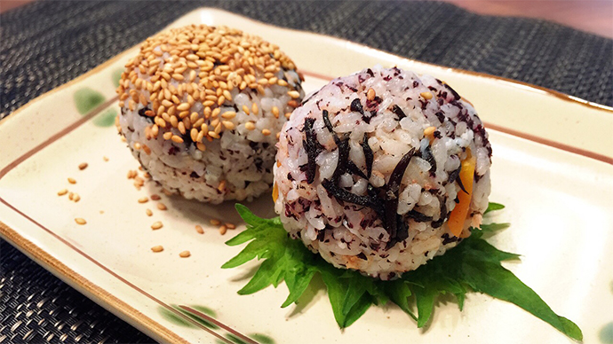 サカママレシピ ―ママも嬉しい★ひじきおにぎり―