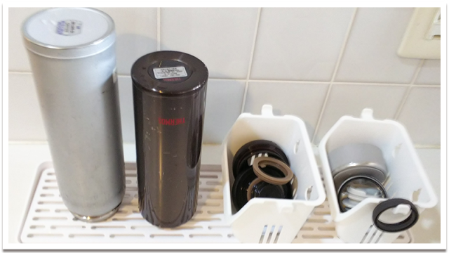 水筒の蓋とパッキンを収納