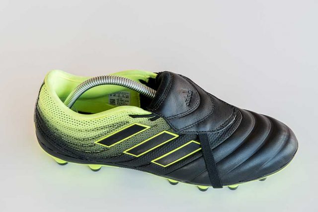 スパイクやトレシューを履くと「甲が痛い、小指が痛い!」ーその対処法は?