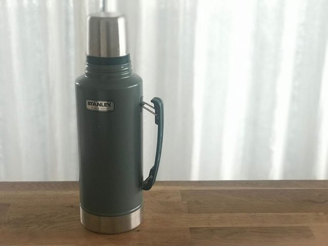 保冷機能のある大きな水筒