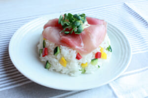 【サカママレシピ】火を使わずに手軽に☆生ハムのカラフルサラダ寿司