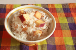 【サカママレシピ】風邪予防に☆サツマイモとじゃことゴマの混ぜごはん