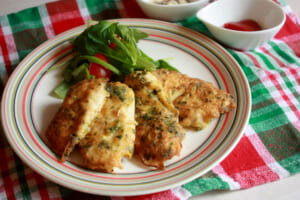 【サカママレシピ】鶏むね肉のチーズとパセリのピカタ