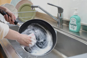 この冬、手肌を守る食器洗いのコツ
