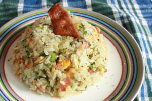 【サカママレシピ】小松菜とベーコンのチャーハン