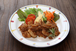 りんごのパワーでカラダをリセット！豚もも肉のアップルジンジャーソース【レシピ】