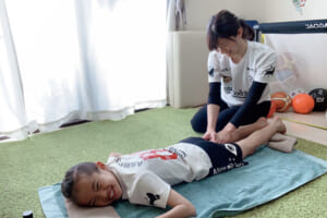 ケガの予防や親子のコミュニケーションに、自宅でできるボディケアの方法