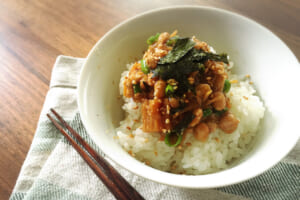 【サカママレシピ】納豆となめ茸のネバネバごはん