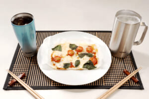 お手軽な間食やお父さんのおつまみに！もちピザ