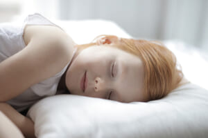 【睡眠×枕】枕はいつから使い始めるのが正解？子ども用枕を選ぶ5つのコツ