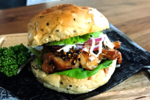 【サカママレシピ】ゴマパワー☆チキン照り焼きバーガー