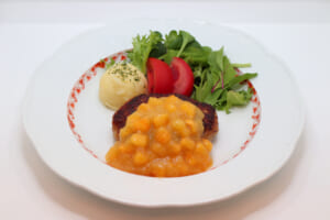 抗酸化ビタミンたっぷりで風邪予防！『ハンバーグ・柿ソース』