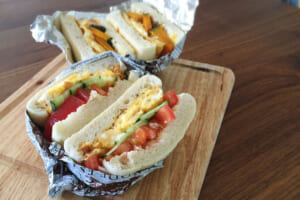 【サカママレシピ】カルシウム卵と彩り野菜サンド