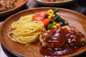 疲労回復にも！豚100%で元気100%！基本のポークハンバーグの作り方