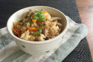 【サカママレシピ】アサリとキノコの炊き込みご飯