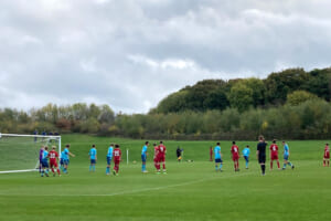 「長い目で根気よく！子どものチャレンジを見守ろう」イギリスサッカー便り