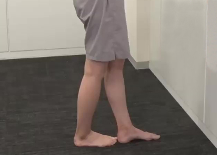 　予防法「ふくらはぎのストレッチ」