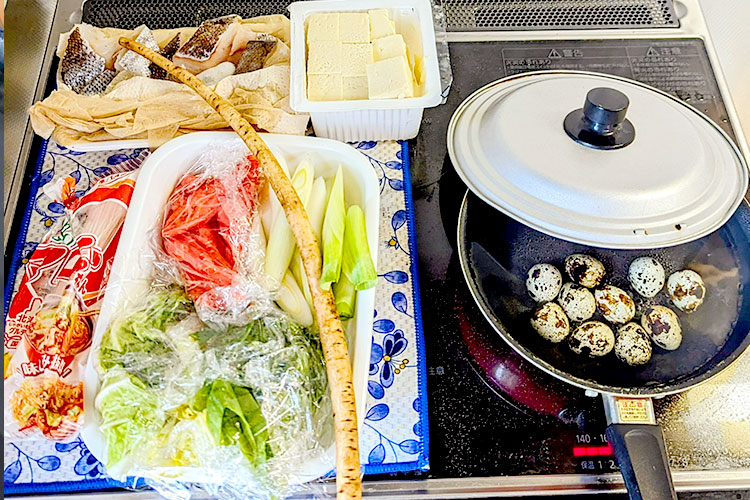 献立①　「鱈と野菜のすき焼き風」「ひじきと大豆の煮物」「お雑煮」「みかん」