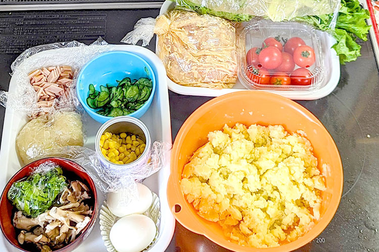 献立②　「鶏胸肉のガーリック醤油チキン」「ポテトサラダ（卵入り）」「ひじきの煮物」「舞茸とネギ、わかめの味噌汁」