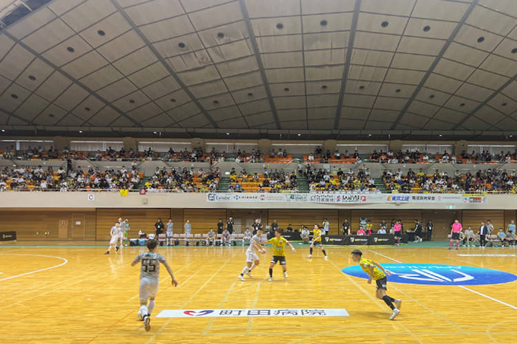 初めてのFリーグ観戦で大興奮！サッカーとフットサルの違いは？