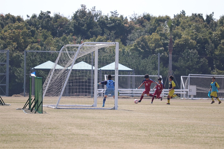 サッカーのスキルや楽しさも学べる！？サッカースクールに通うメリット