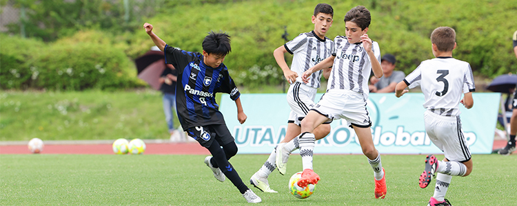 1日目は、AブロックとBブロックに分かれ予選リーグを実施。