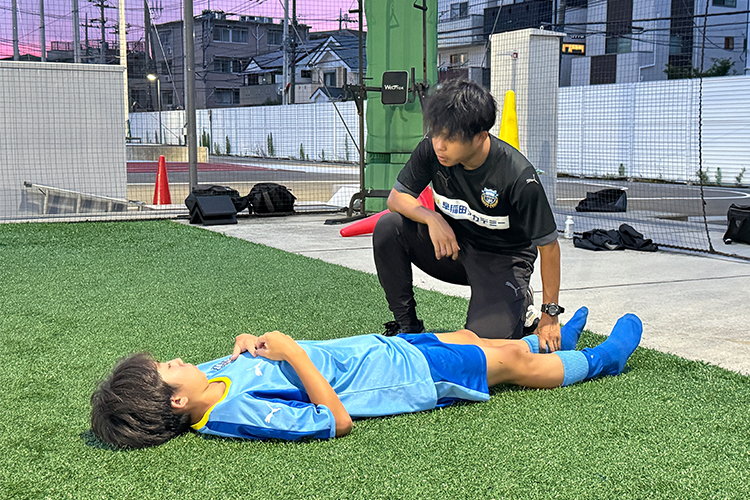 成長著しい中学年代の選手を育成するうえで、トレーナーとしての業務だけでなく人間教育にも力を注いでいる。