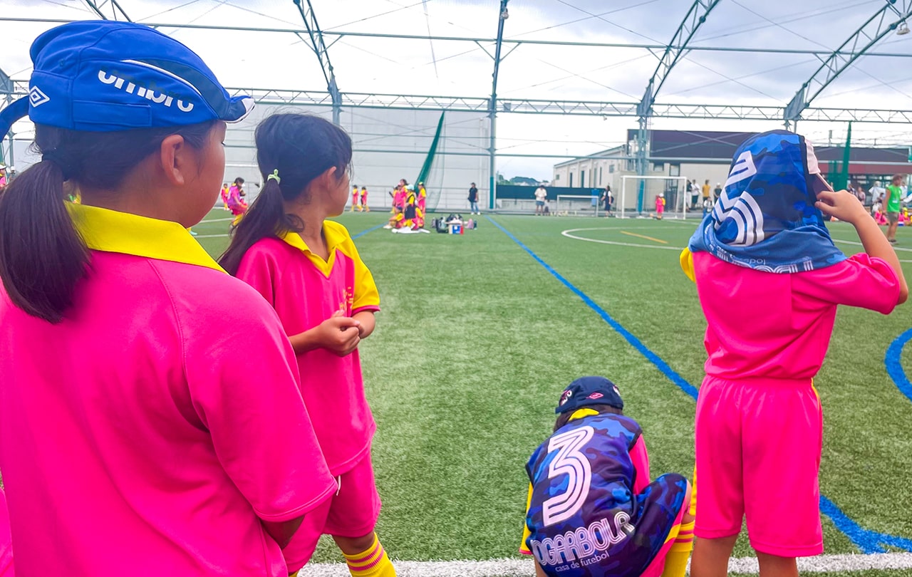 目指せ！ 未来のなでしこ！ 小さな女の子の《男の子のスピードに食らいついていく大切さ》