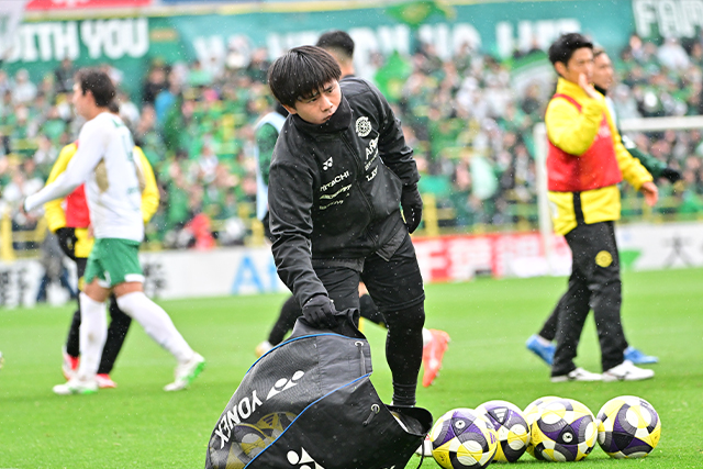 念入りな用具の管理で、常に選手たちが快適な状態で練習や試合に臨めるようサポートを行っている。