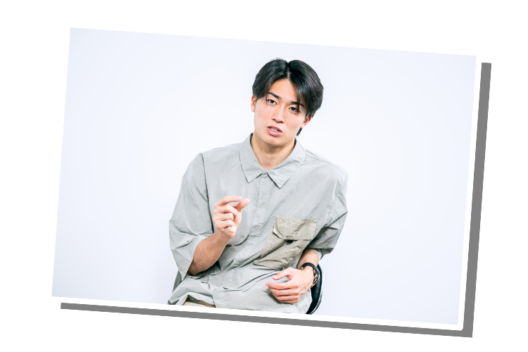 中村敬斗選手のインタビュー風景