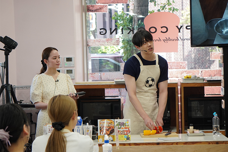 元Jリーガー直伝! 発酵食品でつくる“お手軽アスリート飯”イベントの様子