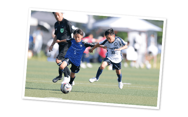 ザムストのサッカー専用インソールを試している風景