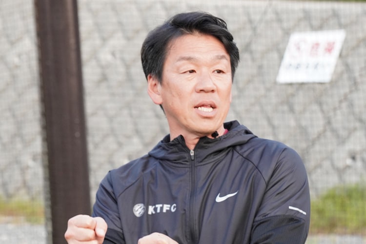 2001年の創部から指揮を執る米澤一成監督。